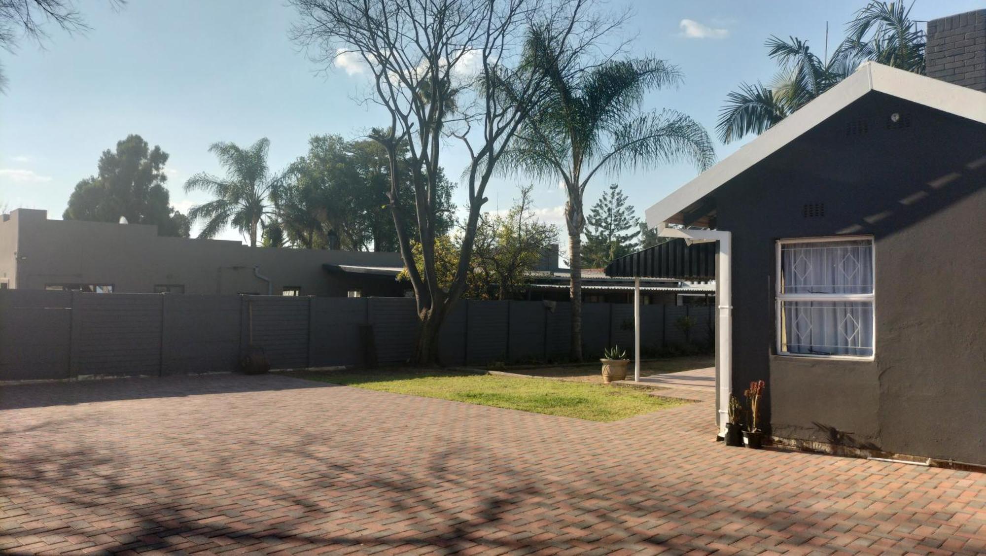 Homestay In & Out Overnight Newcastle